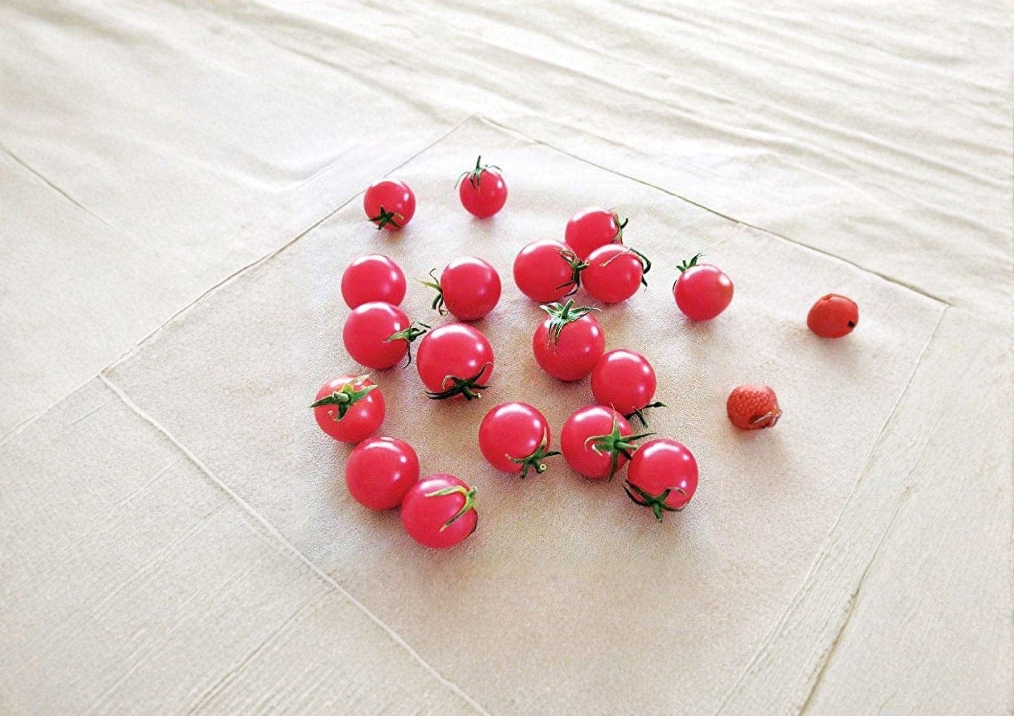 Small Red Cherry Tomato Seeds 200 – Heirloom Sweet Cherry Tomatoes for Garden Beds & Containers - Fast Growing